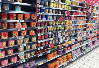 超市貨架何以屢屢告急？剖析四類易搶購食品背后的消費(fèi)心理與市場邏輯